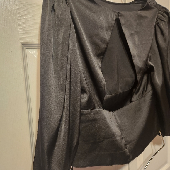 EXPRESS Open back satiny top - Picture 11 of 11